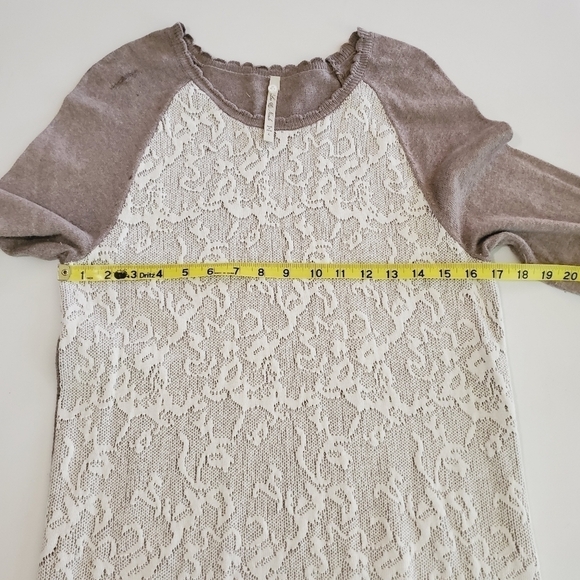 1087 * Leo & Nicole Lace Front Sweater Tan White Size L - Picture 7 of 9